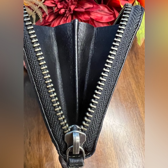 Authentic Burberry Blue Label Zip-Around Wallet - EUC - Picture 8 of 9